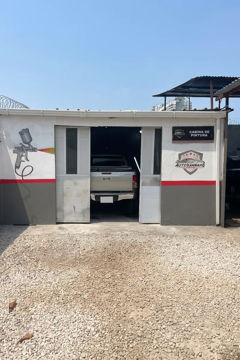 Entrada a la cabina de pintura